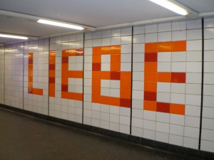 Wort-Spiel-Ort, Wort Nr.: 0004 / Liebe, Datum: 12.06.2007, Uhrzeit: 10:00, Ort: Pressestelle der Hamburger Hochbahn AG, Steinstraße 20, 20095 Hamburg