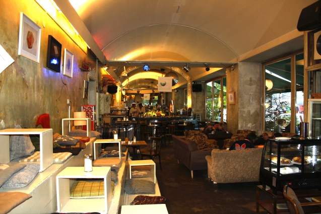 Friedensautomat im Café "An einem Sonntag im August"