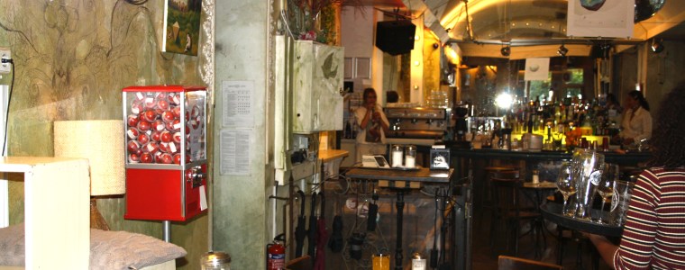 Friedensautomat im Café "An einem Sonntag im August"