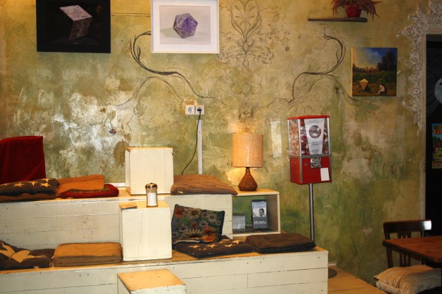 Friedensautomat im Café "An einem Sonntag im August"