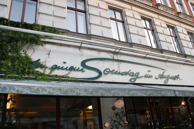 Friedensautomat im Café "An einem Sonntag im August"