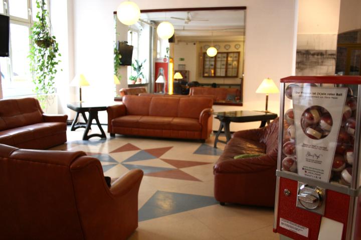 Friedensautomat Nr. 3 im Hotel "Die Fabrik", Schlesische Straße 18, 10997 Berlin